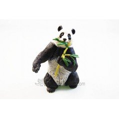 Figurine d'ours panda avec bambou