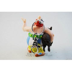 Porte-clés figurine Obélix portant un sanglier