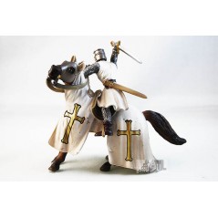 Figure d'un chevalier à cheval avec une épée
